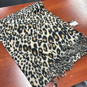 Kensie animal print scarf // 022713